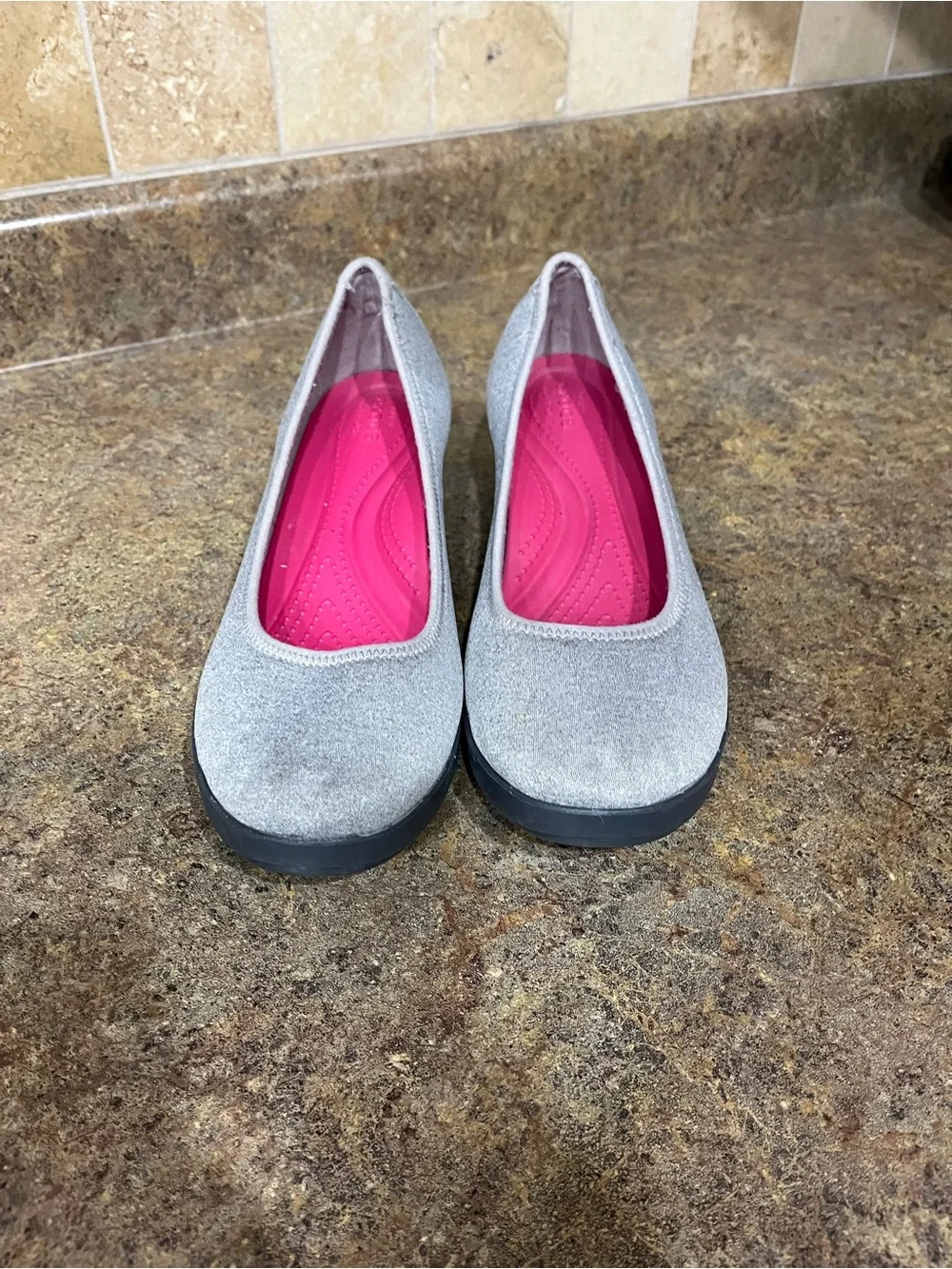 NWOT Crocs Busy Day Heathered Gray Wedge Flats Sz 9 Travel Office Comfortable